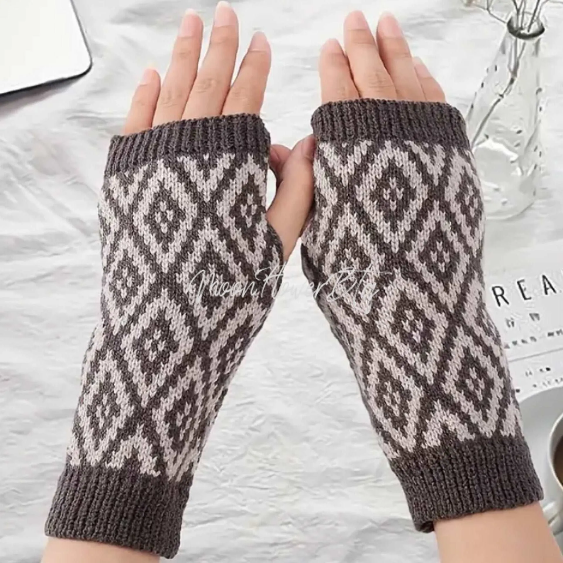 Brown Tan Argyle Fingerless Gloves