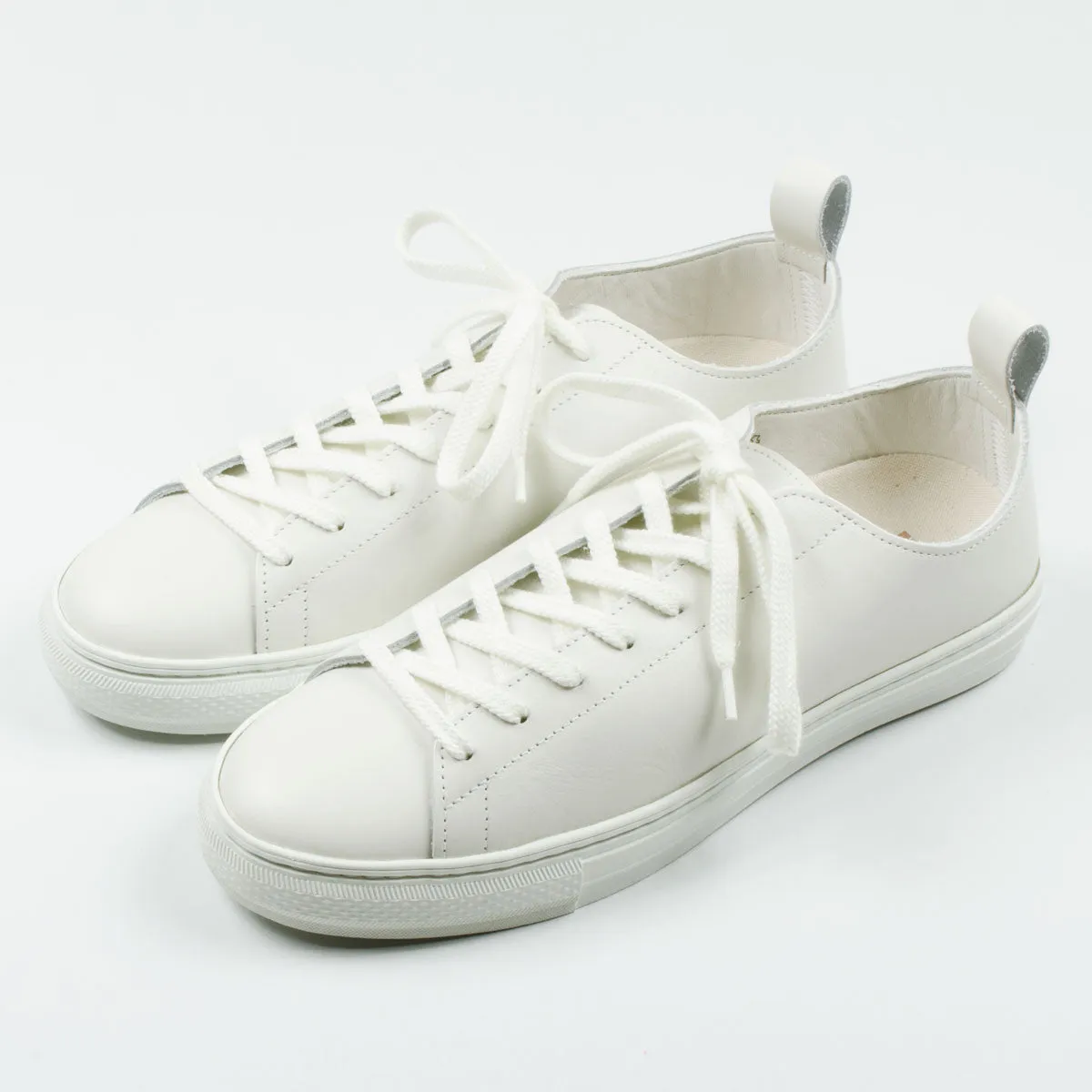 Buddy - Bull Terrier Low Smooth Leather Sneakers - White